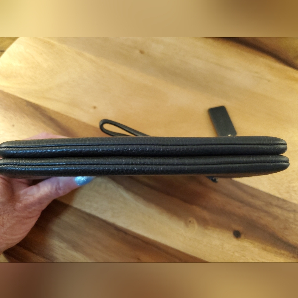 COACH CELL PHONE CLUTCH IN PERFECT LIKE NEW CONDITION! - Picture 4 of 9